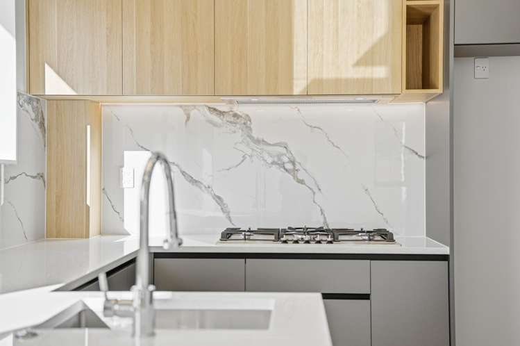 16A & 16D Madison Place Forrest Hill_10