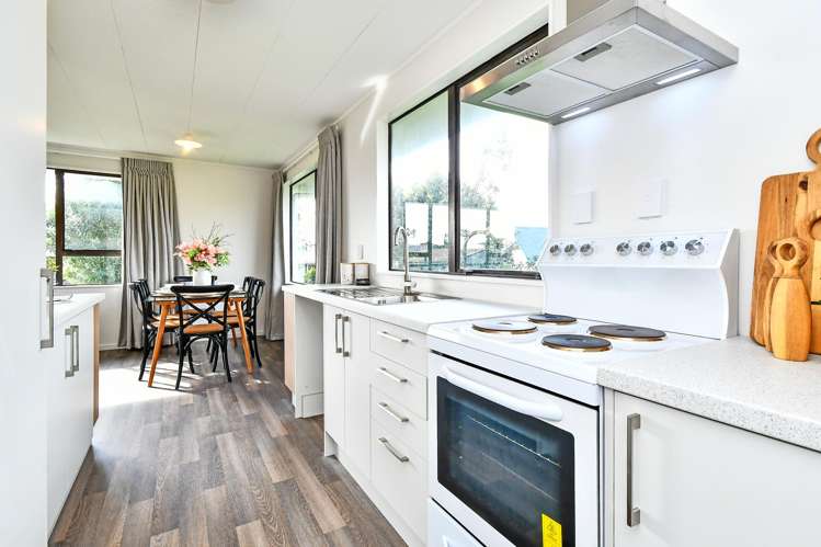 6 Leaming Place Clarks Beach_9