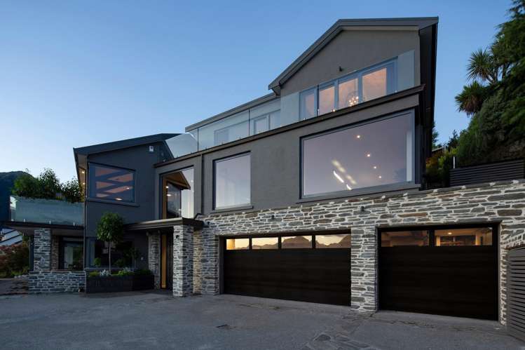 38 Edinburgh Drive Queenstown Hill_1