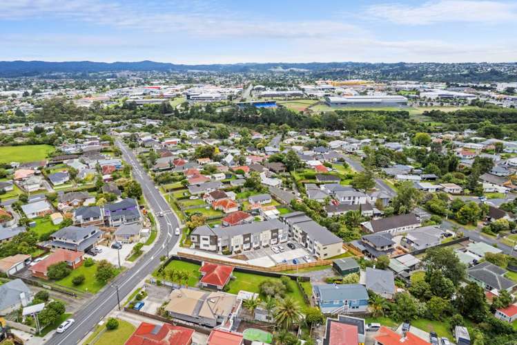 19 Vodanovich Road Te Atatu South_28