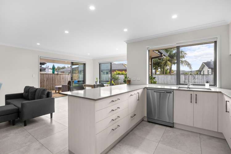 13 Leebank Crescent Riverhead_10