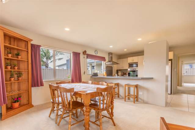 2 Arthur Close Clive_1