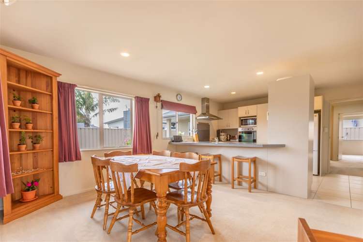 2 Arthur Close Clive_1