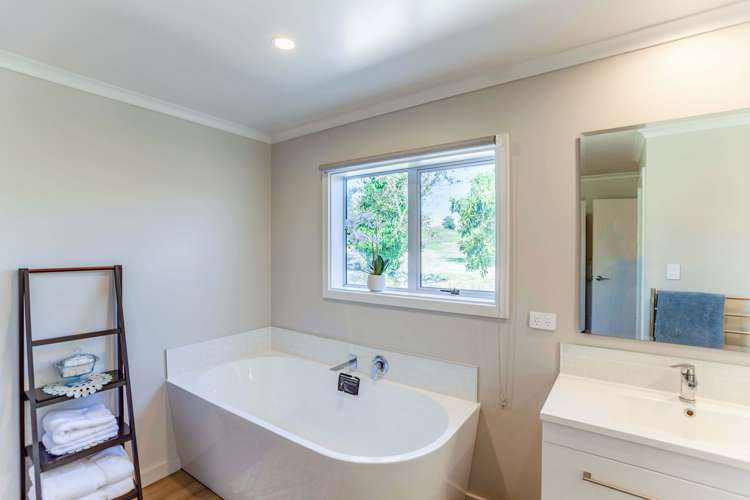 302 White Road Waipawa_11