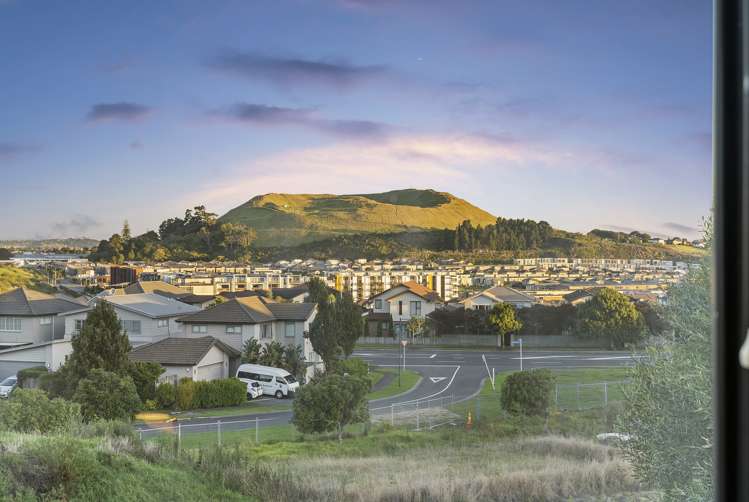 2/184 Norman Lesser Drive Saint Johns_17