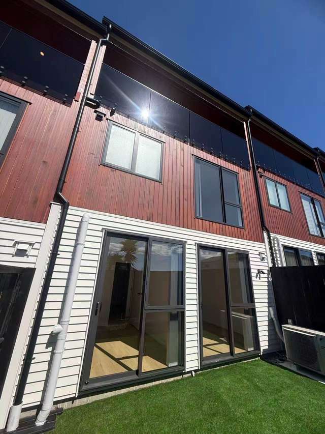 Luxury Townhouse Living with beautiful Sea Views