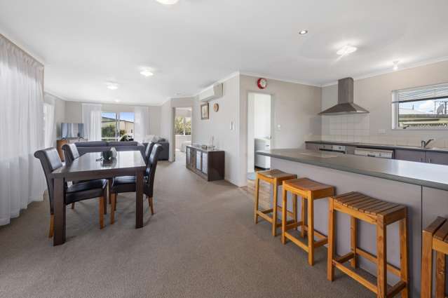 8 Holden Avenue Holdens Bay_2