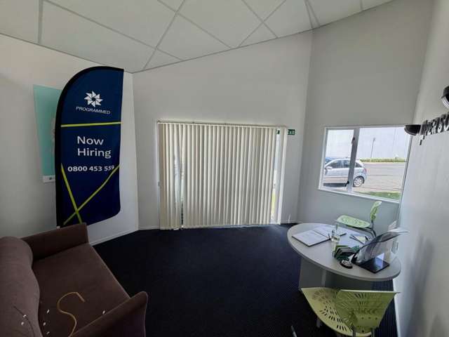 70 Ford Road Onekawa_2