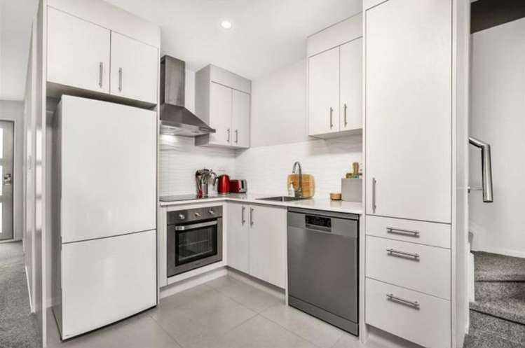 31/11 Ray Small Drive Papakura_1