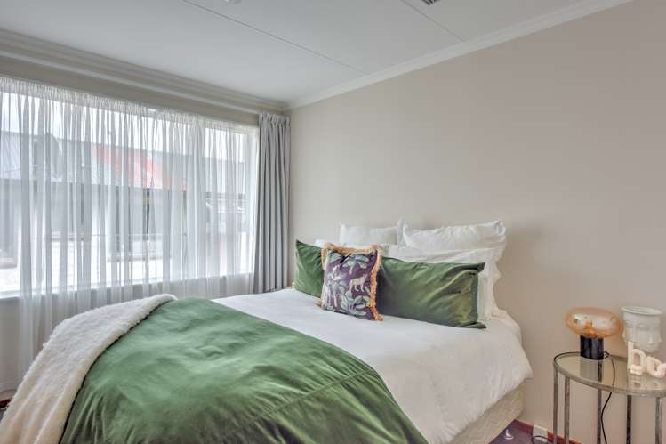 70 Walker Crescent Gore Surrounds_5