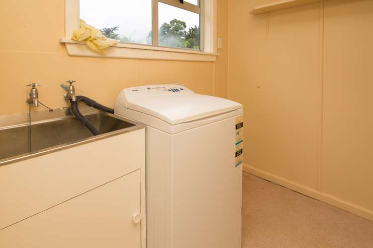 4 King Street Chertsey_13