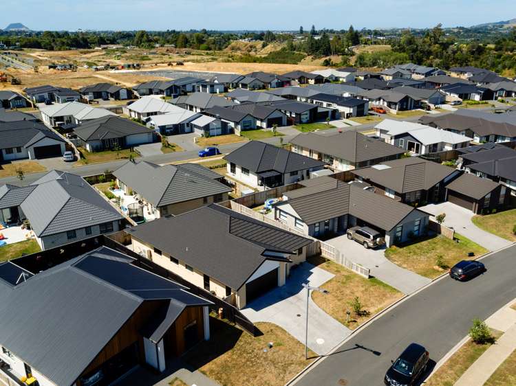 9 Kahuparere Crescent Pyes Pa_17