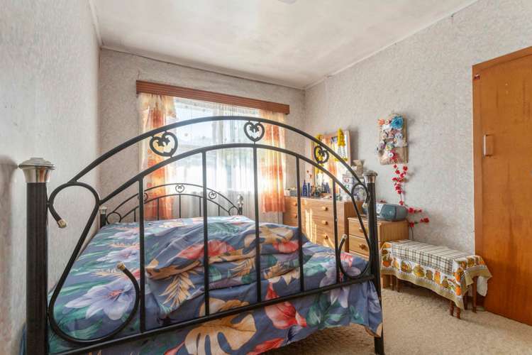 26 Crown Crescent Otara_16