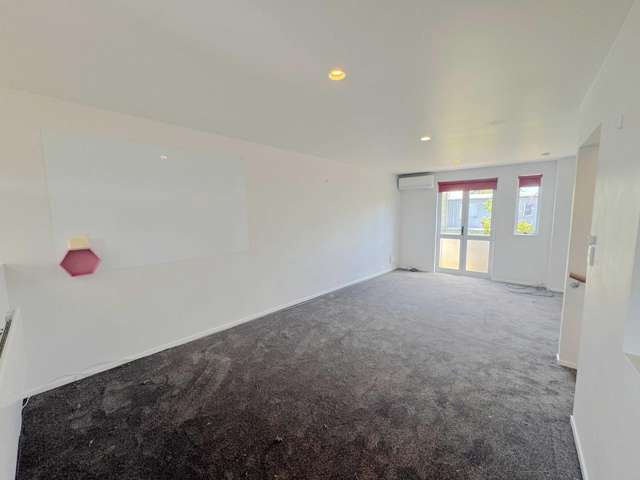 Convenient Glen Eden Living – 3 Bed Townhouse with Garage