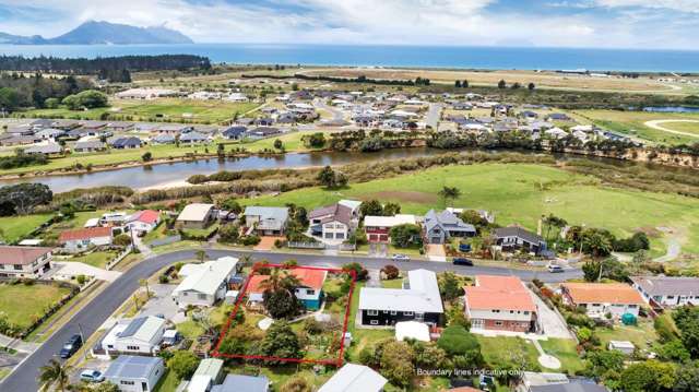 WAKE UP TO BREATHTAKING VIEWS OF BREAM BAY