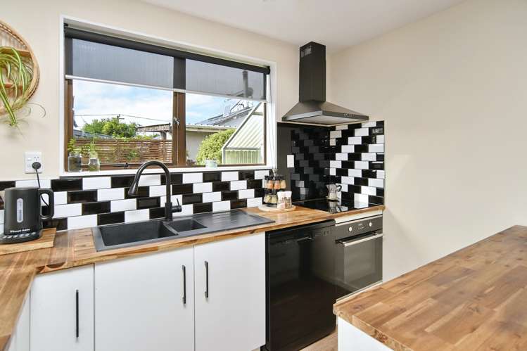 2/39 Randolph Street Woolston_5