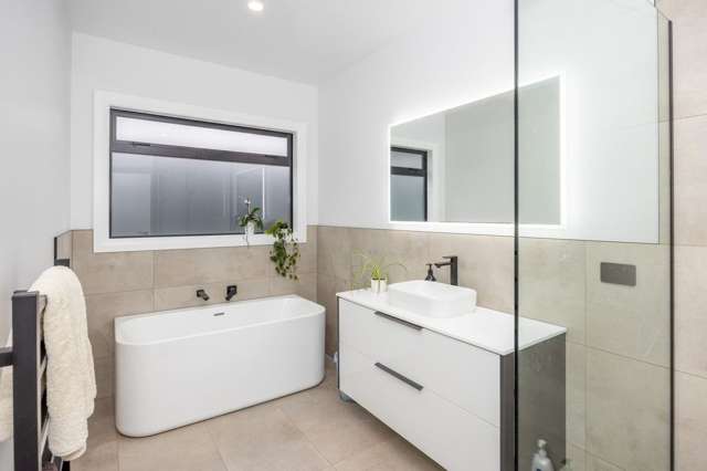 220 Page Crescent 11385_3