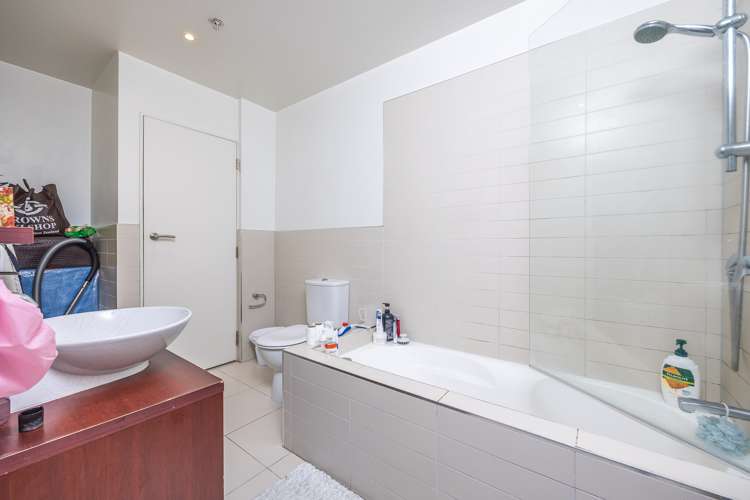 1302/2 Beach Road Auckland Central_13