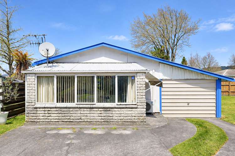 22 Roger Street Pukehangi_11