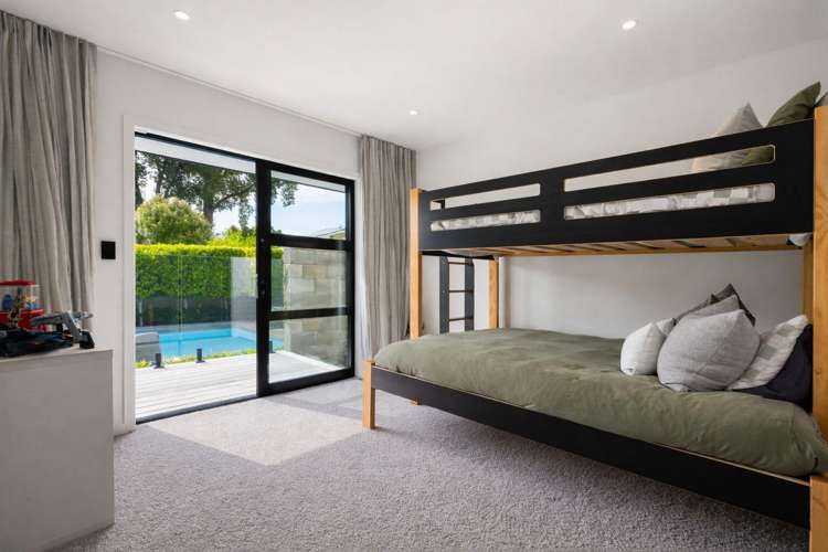 788 River Road Chartwell_9