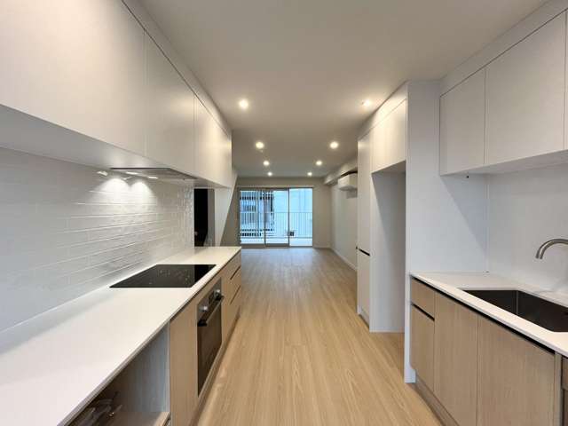 15/9 Aeroview Drive 1603_2