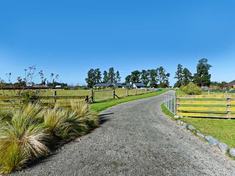 14d Mulholland Drive Darfield_23