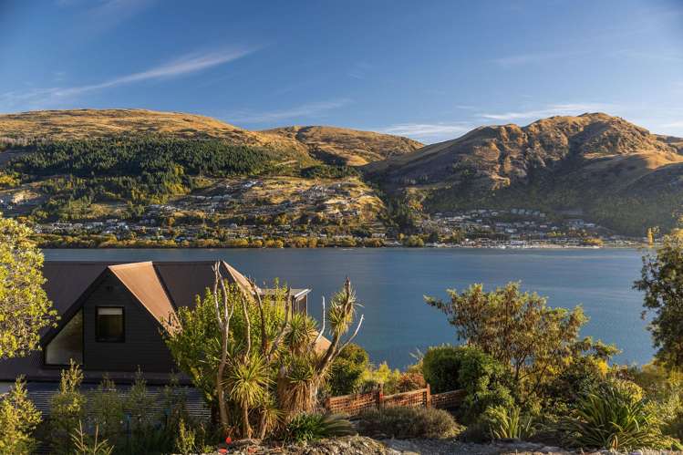 Villa 4/3 Loop Road Kelvin Heights_8