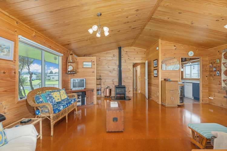 20 Martin Place Cooks Beach_10