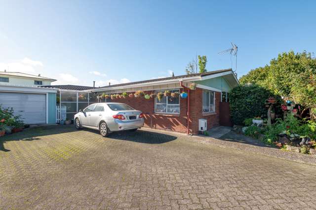 Cosy Home or Smart Investment in Handy Location