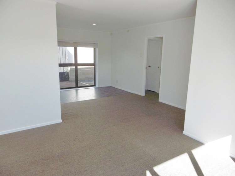 2/2 Moana Avenue Belmont_5