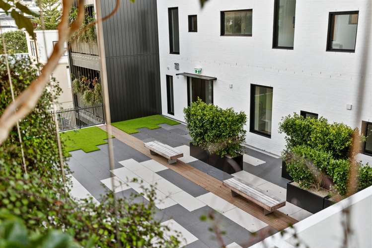 12/423 Beach Road Mairangi Bay_17