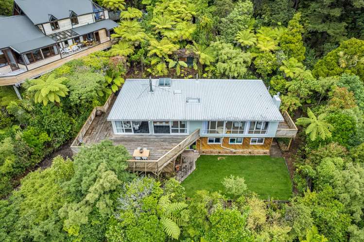 12 Whiorau Grove Lowry Bay_28