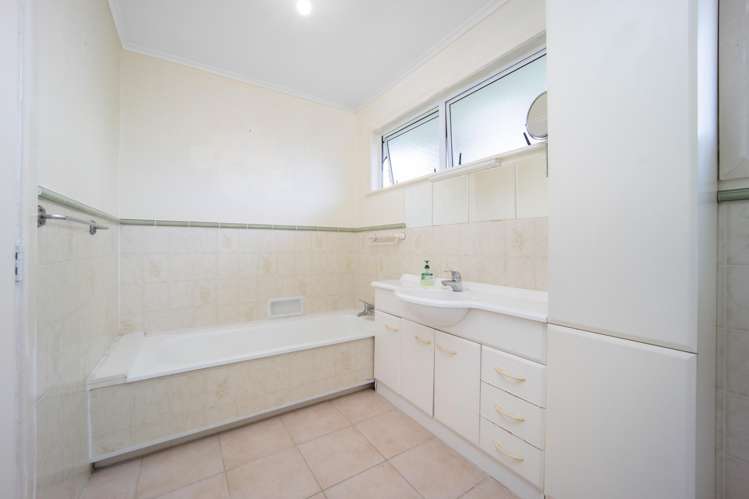 24 Tania Place Blockhouse Bay_21