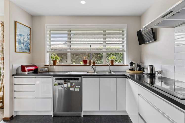 53 Chateau Crescent Rangatira Park_25