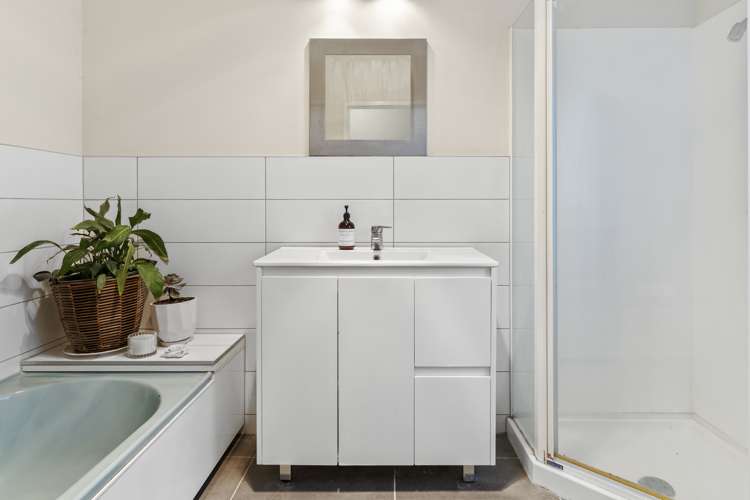 1 Kilgour Terrace Huia_12