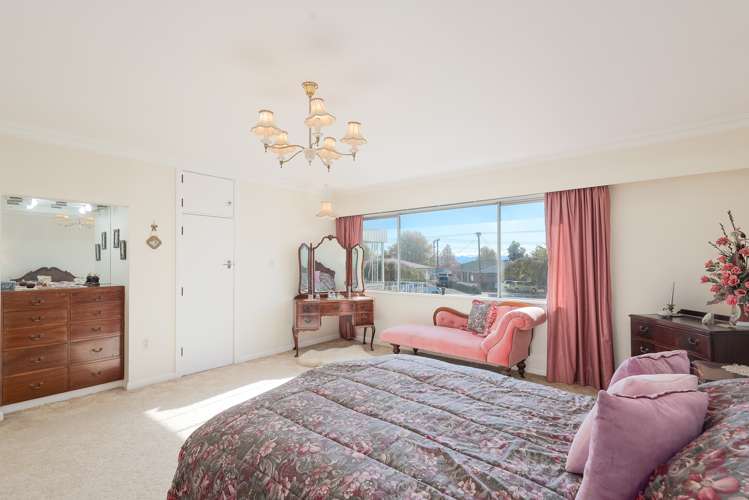 13 Neale Avenue Stoke_11