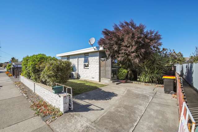 Front & Centre Convenience!