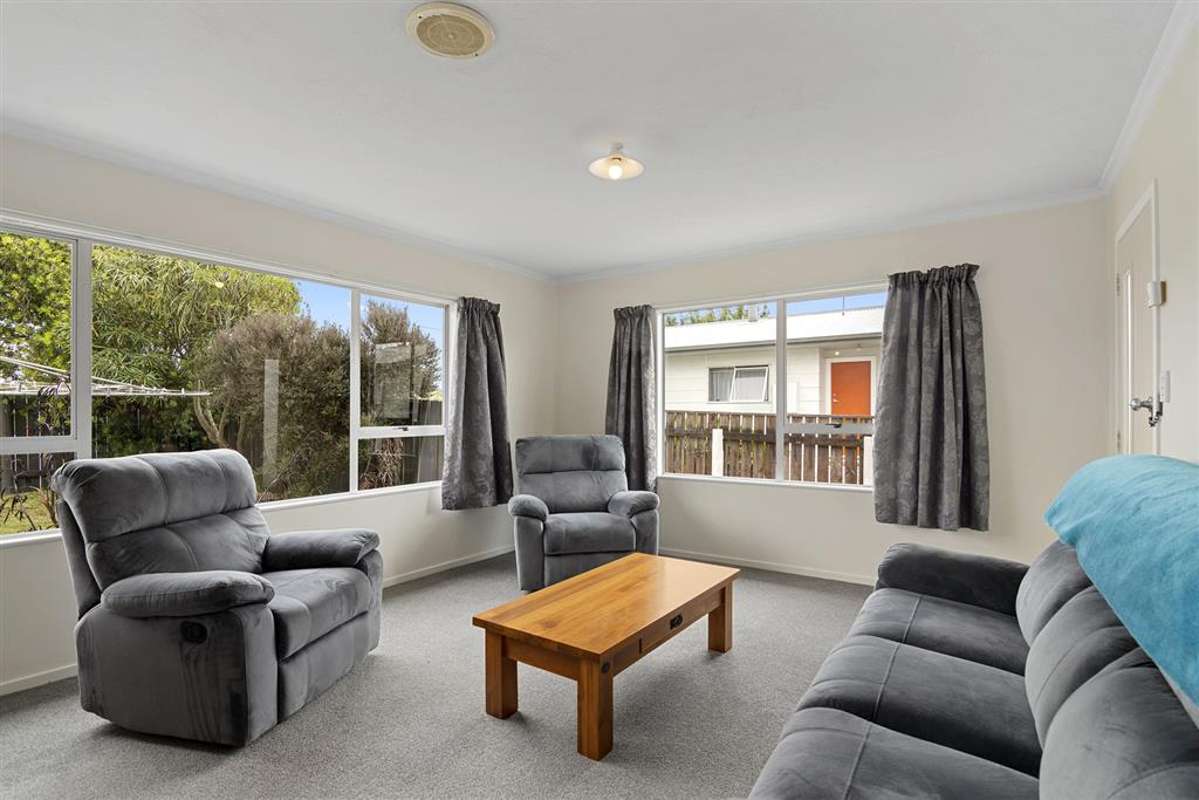 Family Home in Brightwater 4