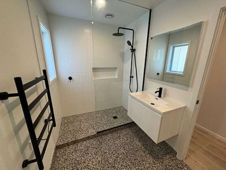 117 Vodanovich Road Te Atatu South_7