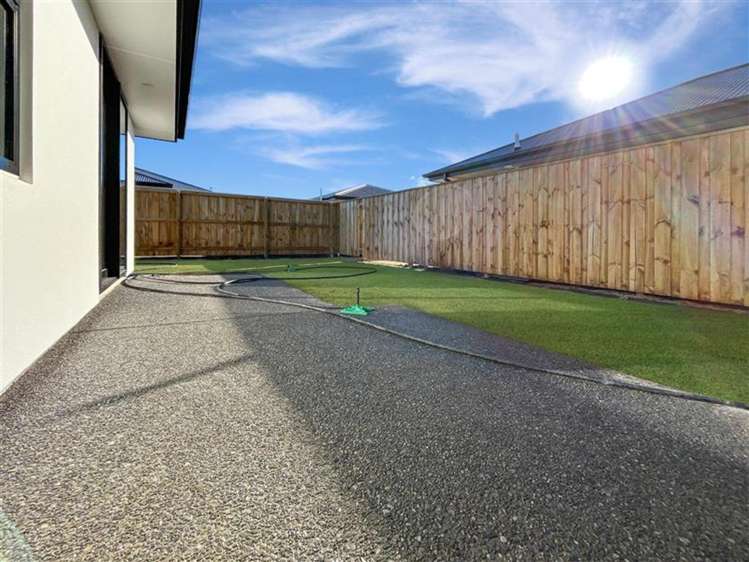 15 Silvergrass Way 11103_17