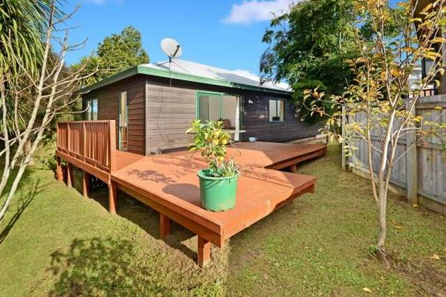 2/212 Sunnynook Road Totara Vale_1