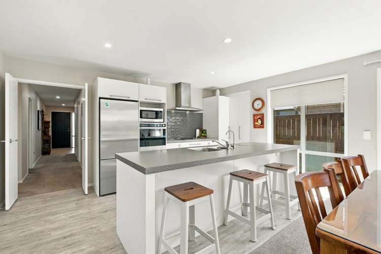 128 Puhirake Crescent Pyes Pa_11