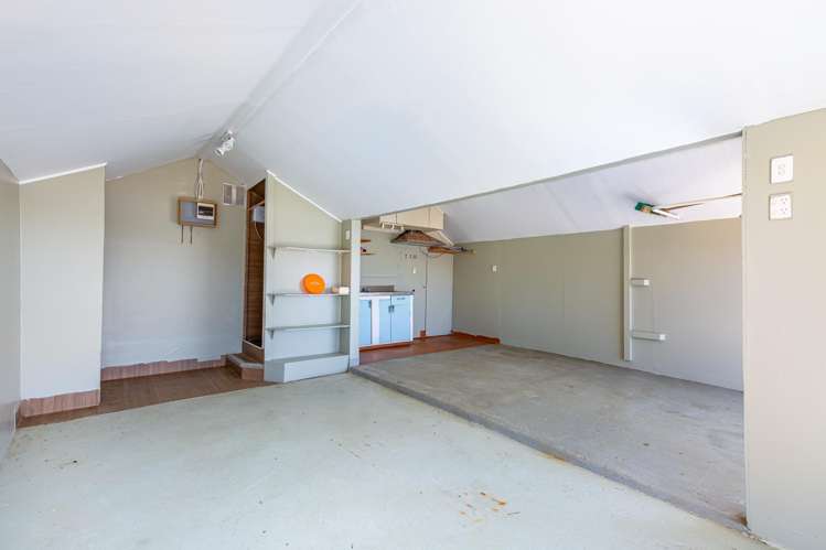 4 & 5 South Beach Road Titahi Bay_14