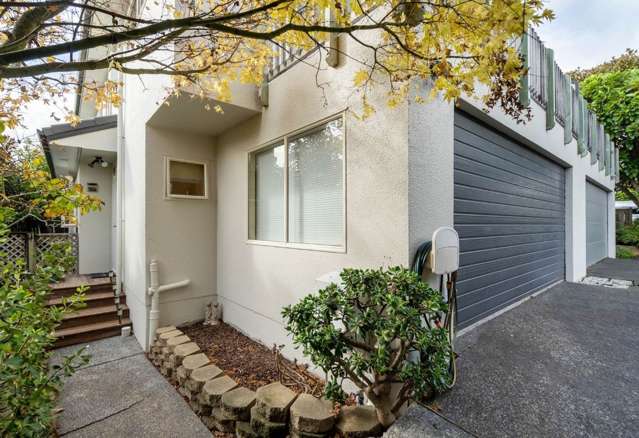 4 BEDS + DOUBLE GARAGE IN OTEHA