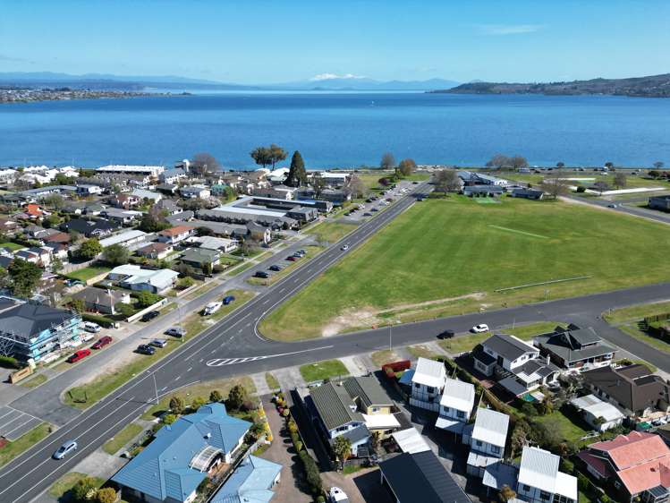 2/134 Roberts Street Taupo_16