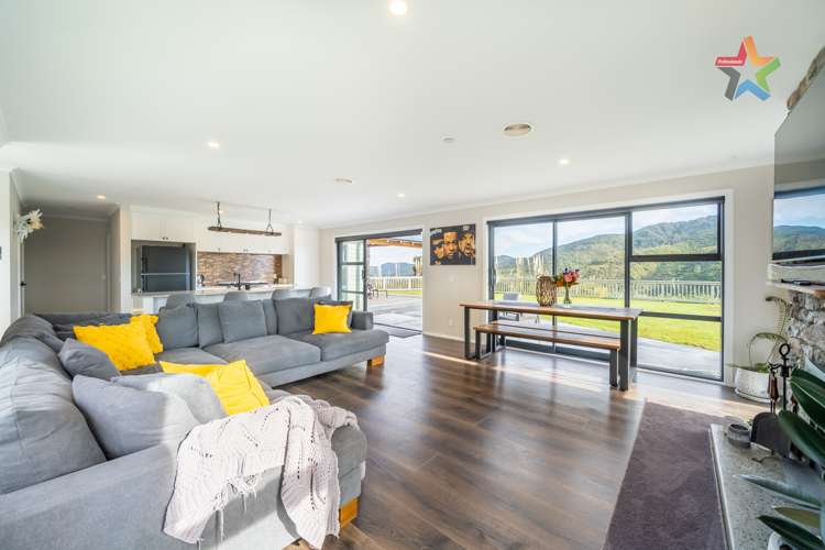 119 Coast Road Wainuiomata_9