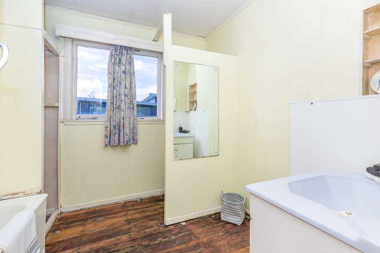 1215 Pouewe Street Kawhia_13