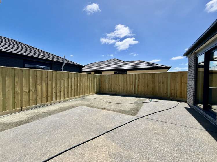 8 Isaacs Lane 11103_15