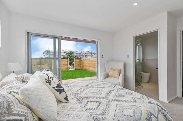 71 Bordeaux Parade Te Atatu South_10