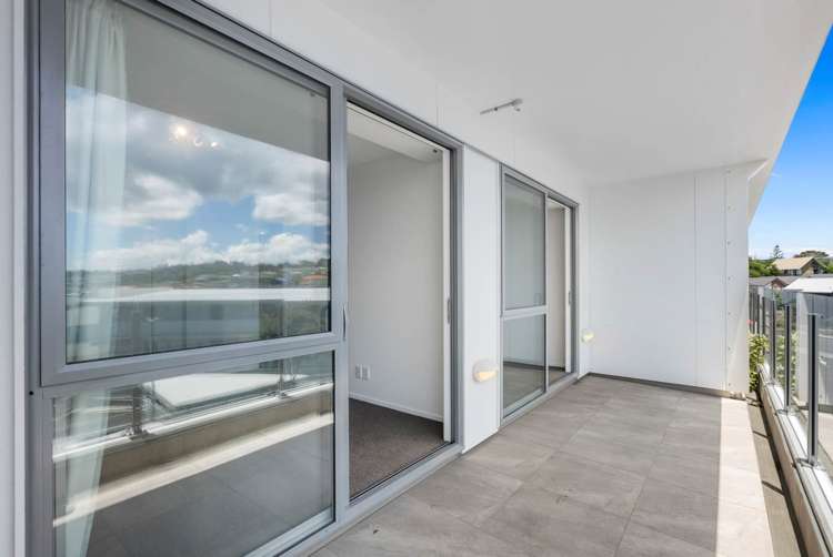 215/17 Link Crescent Stanmore Bay_7